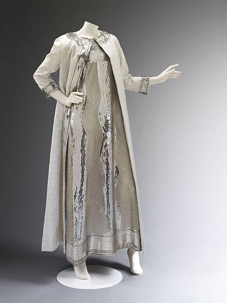 Evening_dress_of_embroidered_net_and_matelasse_coat_designed_by_Mila_Sch繹n_1966.jpg Evening_dress_of_embroidered_net_and_matelasse_coat_designed_by_Mila_Sch繹n_1966.jpg