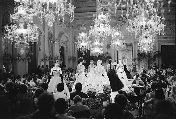 Sala_Bianca_1955_Giorgini_Archive.jpg Sala_Bianca_1955_Giorgini_Archive.jpg