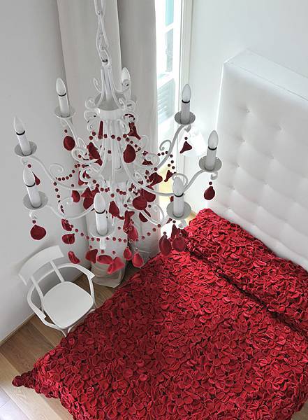 life is a bed of roses_ph. henri del olmo.jpg life is a bed of roses_ph. henri del olmo.jpg