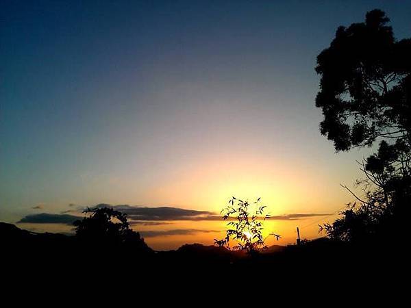 桃園角板山的日落---林東生攝影作品