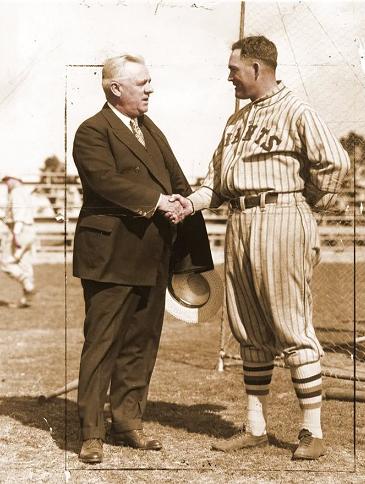 John McGraw n Rogers Hornsby. baseball-fever_com