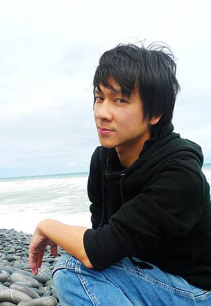 桃園地院，看著地檢署裡的告訴人、被告，坐在刑事庭裡的被告，心裡忽然想起周星馳電影裡的一句話「丐幫人數多寡並非由我決定，而是由你決定，如果天下豐衣足食，鬼才願意當乞丐！」