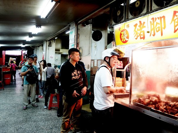 老牌張豬腳飯+排隊也要給他吃到!!!!!! 老牌張豬腳飯+排隊也要給他吃到!!!!!!