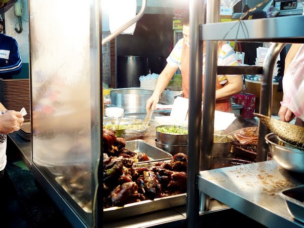 老牌張豬腳飯+排隊也要給他吃到!!!!!! 老牌張豬腳飯+排隊也要給他吃到!!!!!!