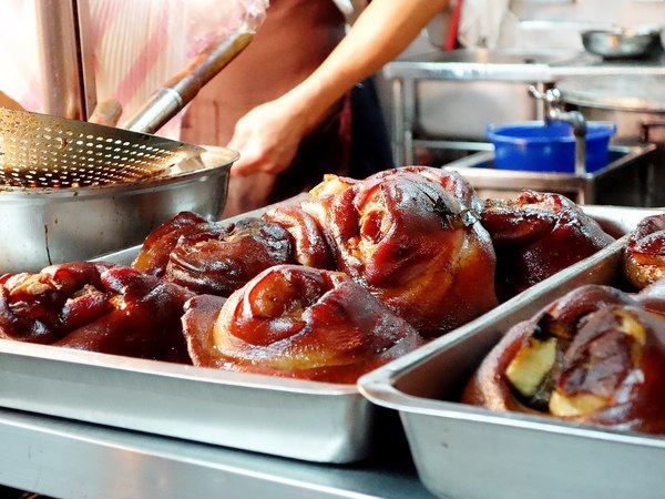 老牌張豬腳飯+排隊也要給他吃到!!!!!! 老牌張豬腳飯+排隊也要給他吃到!!!!!!