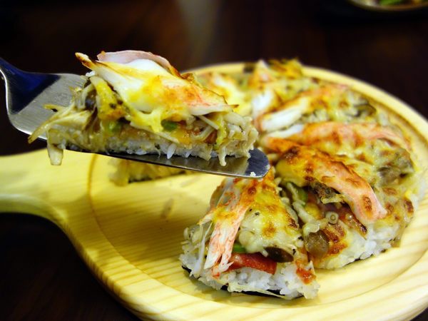 大匠食堂日本料理店 + 來日本料理店吃Pizza? 大匠食堂日本料理店 + 來日本料理店吃Pizza?