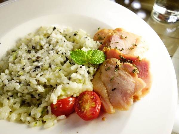 FrenchWindows 琺蘭綺瑥朵茶餐館：FrenchWindows 琺蘭綺瑥朵茶餐館 + 歐式風情 +花樣鬆餅好少女+限量的松露燉飯+異國風情 好滋味