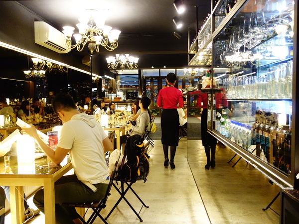 FrenchWindows 琺蘭綺瑥朵茶餐館：FrenchWindows 琺蘭綺瑥朵茶餐館 + 歐式風情 +花樣鬆餅好少女+限量的松露燉飯+異國風情 好滋味