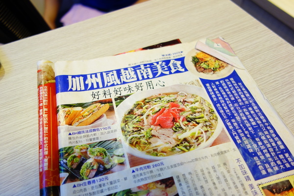 Brookhurst CaliPHOnia  布魯克加州式越南餐廳：布魯克加州式越南餐廳+異國美食+加州清淡遇上越南酸辣+雞肉河粉+BBQ豬+素食春捲+新鮮檸檬蘇打+東區+