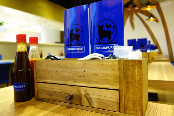 Brookhurst CaliPHOnia  布魯克加州式越南餐廳：布魯克加州式越南餐廳+異國美食+加州清淡遇上越南酸辣+雞肉河粉+BBQ豬+素食春捲+新鮮檸檬蘇打+東區+