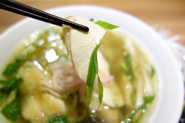 Brookhurst CaliPHOnia  布魯克加州式越南餐廳：布魯克加州式越南餐廳+異國美食+加州清淡遇上越南酸辣+雞肉河粉+BBQ豬+素食春捲+新鮮檸檬蘇打+東區+