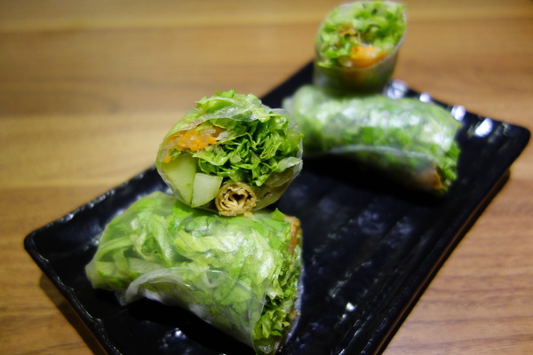 Brookhurst CaliPHOnia  布魯克加州式越南餐廳：布魯克加州式越南餐廳+異國美食+加州清淡遇上越南酸辣+雞肉河粉+BBQ豬+素食春捲+新鮮檸檬蘇打+東區+