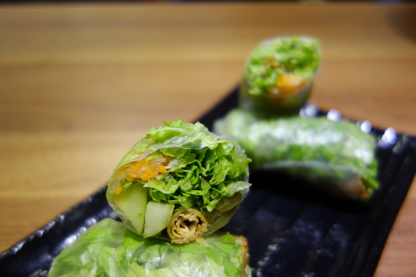 Brookhurst CaliPHOnia  布魯克加州式越南餐廳：布魯克加州式越南餐廳+異國美食+加州清淡遇上越南酸辣+雞肉河粉+BBQ豬+素食春捲+新鮮檸檬蘇打+東區+