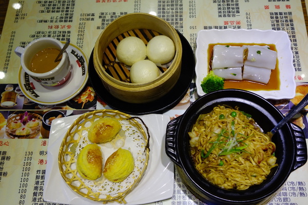 群星會港式茶餐廳：群星會港式茶餐廳+長春路+中山區+港式料理+平價+新生高架+南京東路+鴛鴦奶茶+