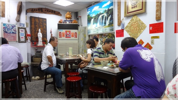 食。延三夜市。紅豆腐豬血湯 食。延三夜市。紅豆腐豬血湯