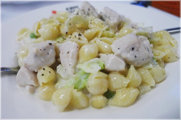 食。新竹清大夜市。KIRIN PASTA。特色百元義大利麵+貝殼麵 食。新竹清大夜市。KIRIN PASTA。特色百元義大利麵+貝殼麵