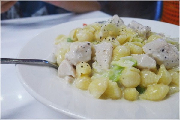 食。新竹清大夜市。KIRIN PASTA。特色百元義大利麵+貝殼麵 食。新竹清大夜市。KIRIN PASTA。特色百元義大利麵+貝殼麵