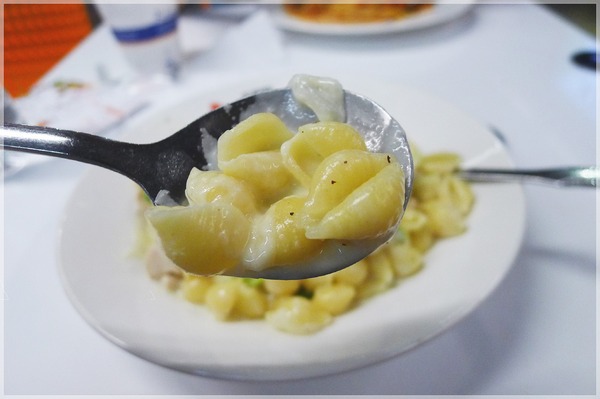 食。新竹清大夜市。KIRIN PASTA。特色百元義大利麵+貝殼麵 食。新竹清大夜市。KIRIN PASTA。特色百元義大利麵+貝殼麵