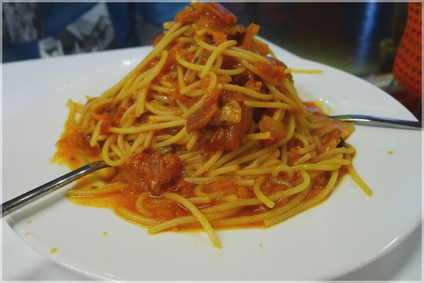 食。新竹清大夜市。KIRIN PASTA。特色百元義大利麵+貝殼麵 食。新竹清大夜市。KIRIN PASTA。特色百元義大利麵+貝殼麵