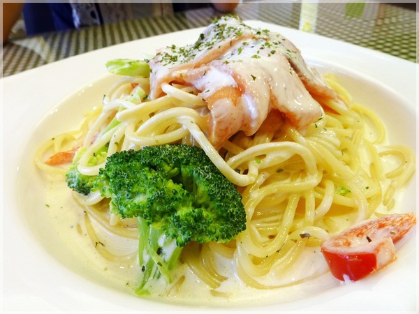 K&K義麵坊：K&K義麵坊 + 台北葫洲站 + 筆管麵！