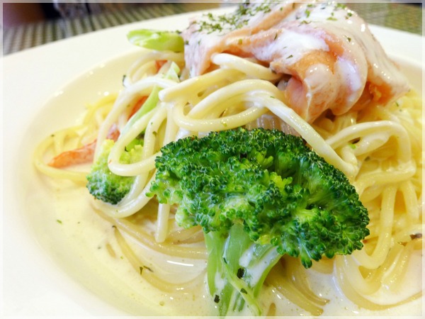 K&K義麵坊：K&K義麵坊 + 台北葫洲站 + 筆管麵！