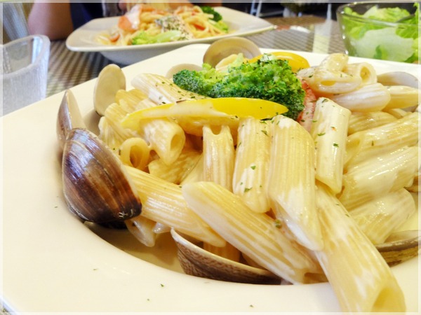 K&K義麵坊：K&K義麵坊 + 台北葫洲站 + 筆管麵！