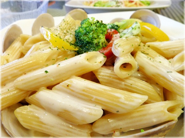 K&K義麵坊：K&K義麵坊 + 台北葫洲站 + 筆管麵！