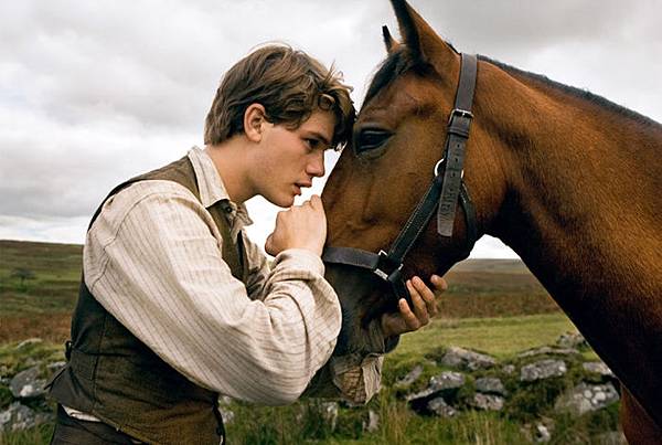 war-horse-movie-image-jeremy-irvine-01