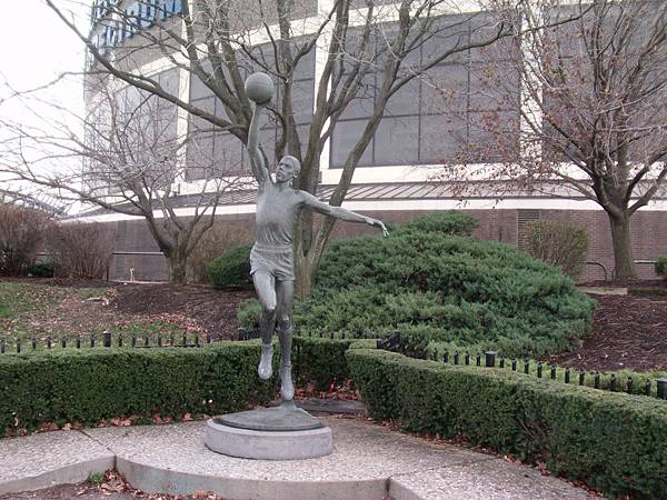 Julius-Erving-statue2