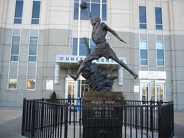 michael-jordan-statue