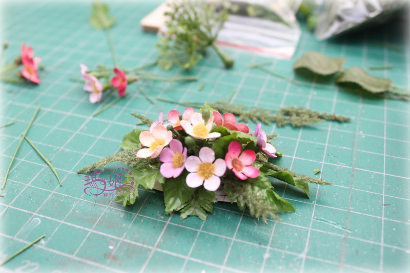 袖珍桌花製作中... 袖珍桌花製作中...