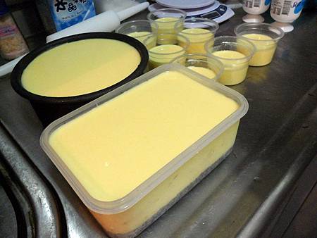 芒果慕斯蛋糕-上層奶酪完成.JPG 芒果慕斯蛋糕-上層奶酪完成.JPG