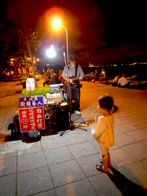 guitarist.jpg guitarist.jpg