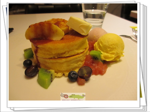 ※食記※葉璦菱投資的東區豪宅咖啡店「MIA CAFÉ」的焦糖蘋果熱蛋糕和義大利麵!