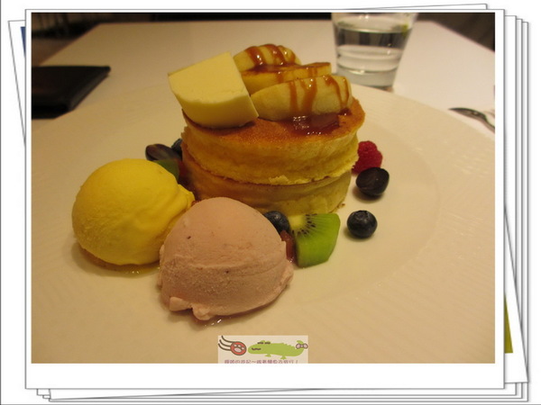 ※食記※葉璦菱投資的東區豪宅咖啡店「MIA CAFÉ」的焦糖蘋果熱蛋糕和義大利麵!