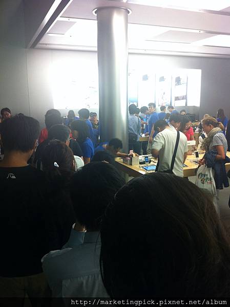Apple Store IFC 排隊中 Apple Store IFC 排隊中