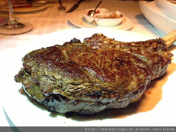 Costata Fiorentina (T-Bone) Costata Fiorentina (T-Bone)