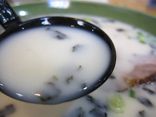 白湯 【美食】屏東。屏東市九州豚骨拉麵