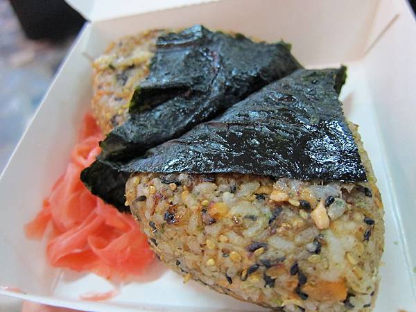 鮭魚飯糰 IMG_2212.JPG
