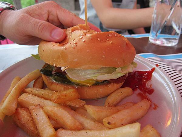 壓扁的牛肉漢堡 IMG_1193