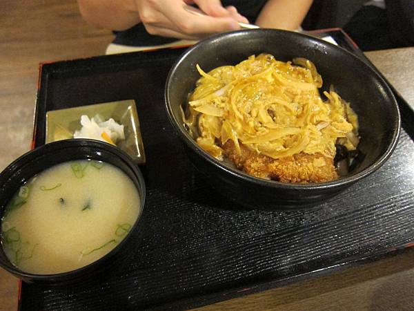 豬排滑蛋蓋飯 IMG_7910