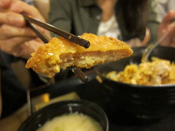 豬排滑蛋蓋飯 IMG_7921