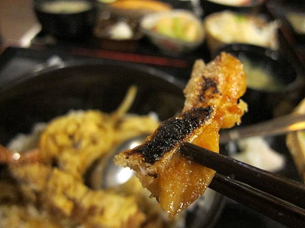 鹽烤鮭魚定食 IMG_7944