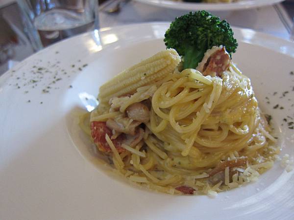白酒奶油燻雞義大利麵 IMG_0711