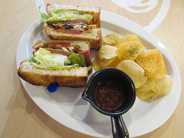 嚕嚕黑胡椒牛肉三明治 IMG_9565