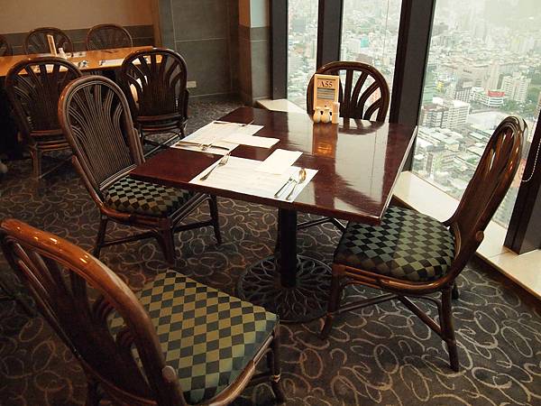 用餐坐位 P8223095