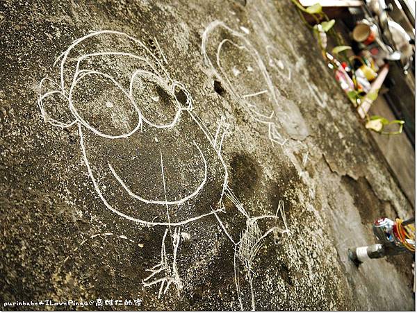 9水泥牆刻畫.JPG