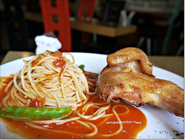 16紐澳良烤雞佐茄汁麵.JPG