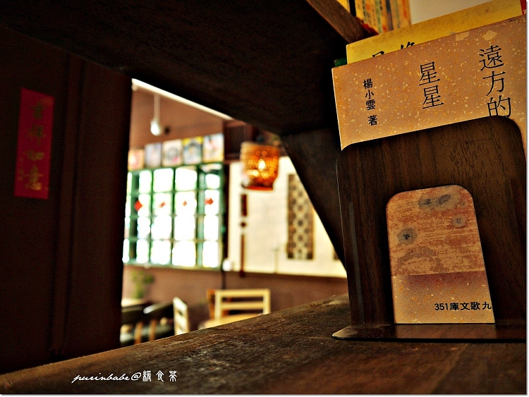19樓梯書櫃2
