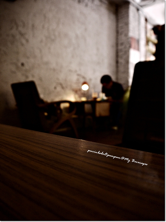 18伏案閱讀 18伏案閱讀